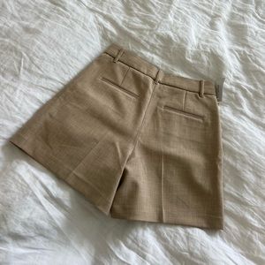 NWT Aritzia Wilfred Effortless 5” Short